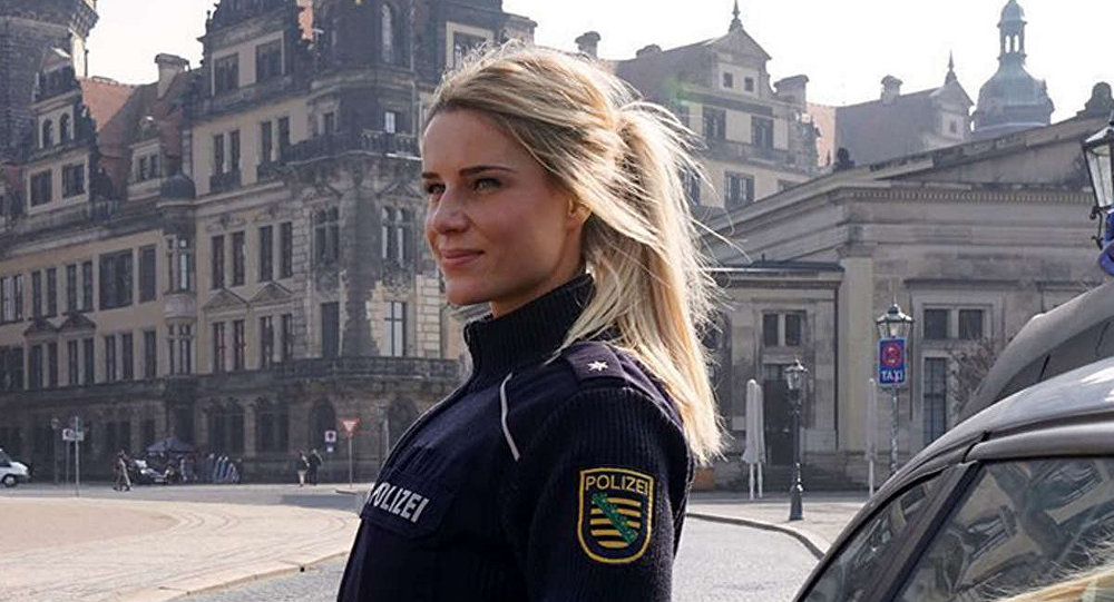  Almanya nın en seksi polisi  seçimini yaptı: Mesleğe geri döndü